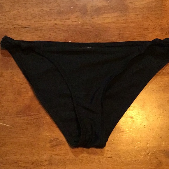 Black bikini bottoms with twists on the sides size M - Picture 1 of 4